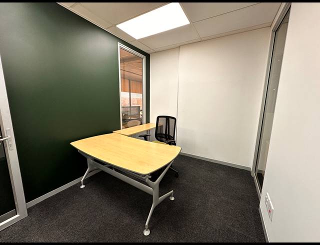 18M² SERVICED OFFICE TO LET IN BRAAMFONTEIN WERF